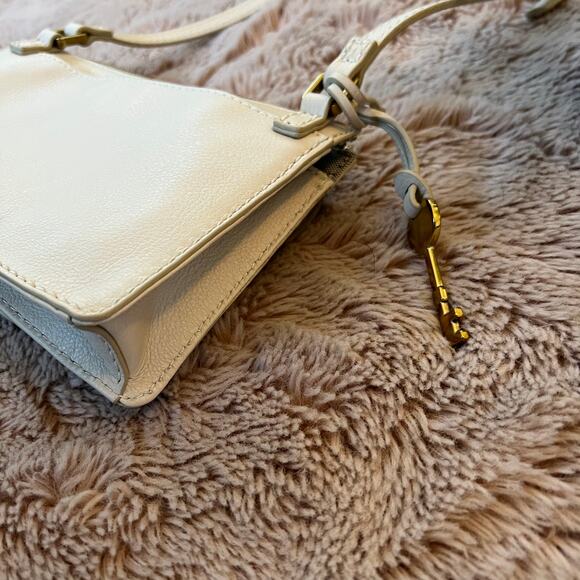 Fossil Vanilla Cream 'Ryder' Small Leather Crossbody Purse with Front Snap - Picture 15 of 16